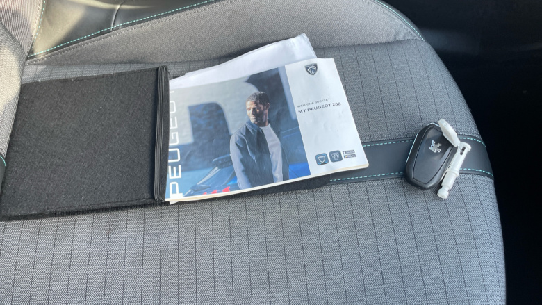 Peugeot 208 1.2 PureTech 100 Allure Premium + 5dr Petrol Hatchback